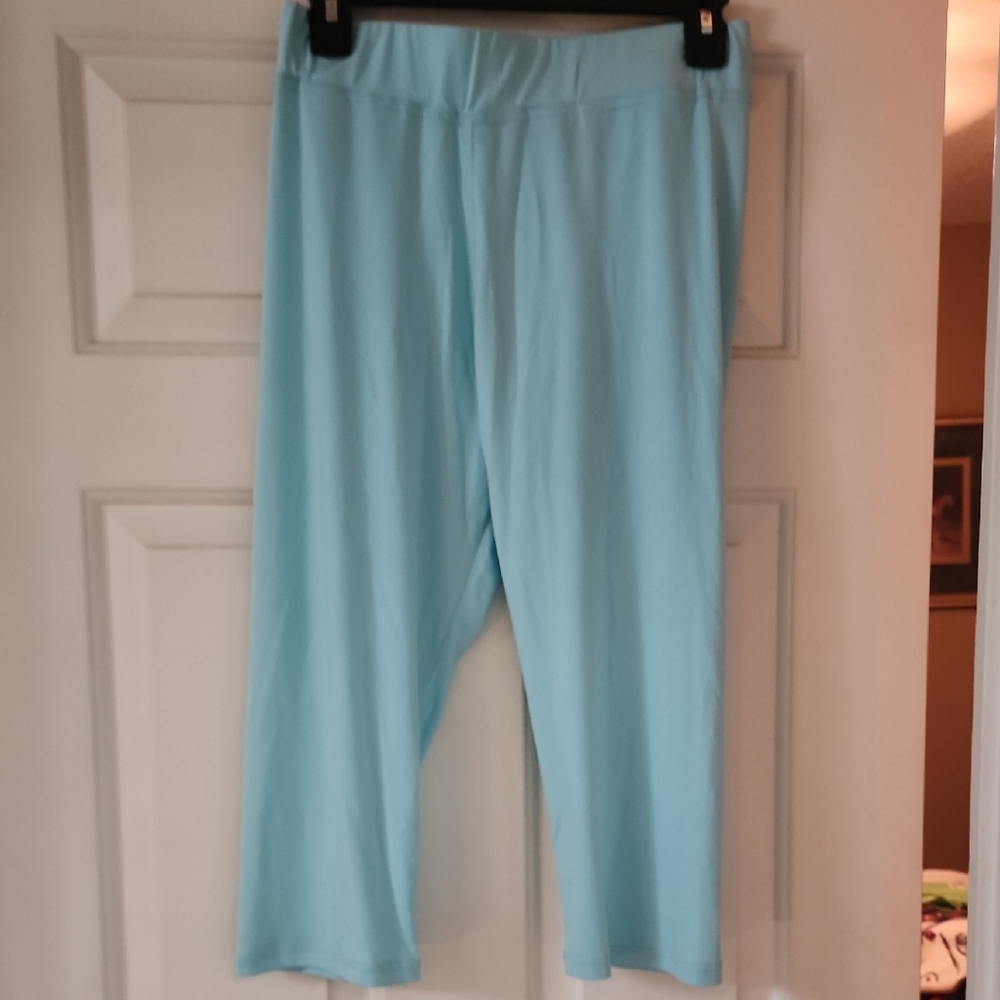New With Tags. Simply Southern Aqua Capri Leggings. One Size Fits Most.